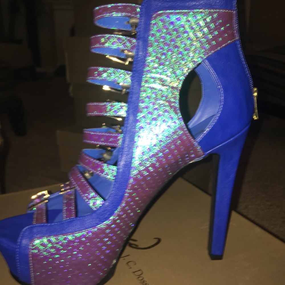 Privileged Heels - Picture 3 of 3